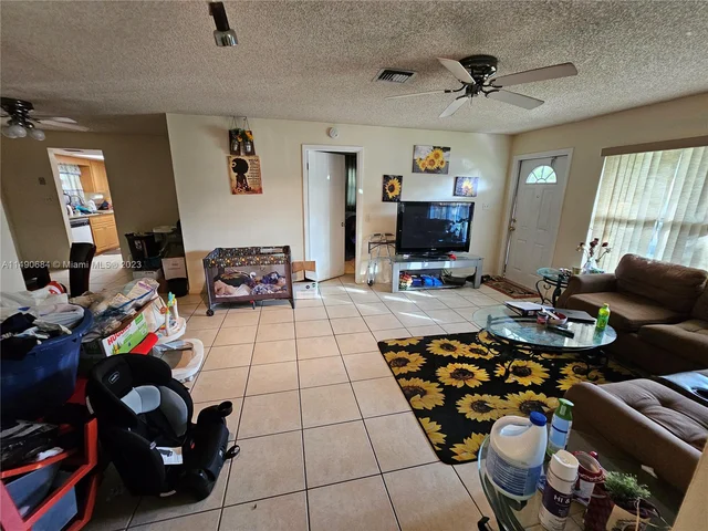 395 SW 64th Ter, Margate FL 33068