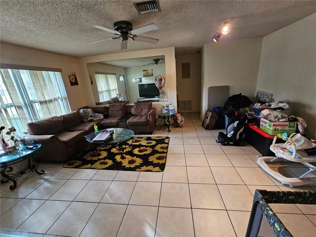395 SW 64th Ter, Margate FL 33068
