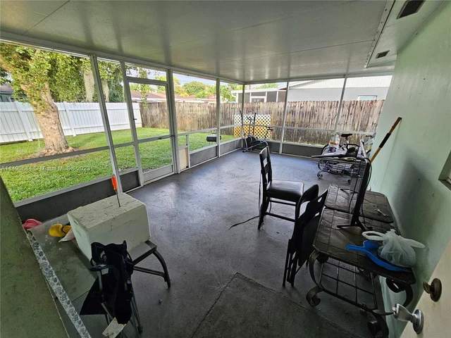 395 SW 64th Ter, Margate FL 33068