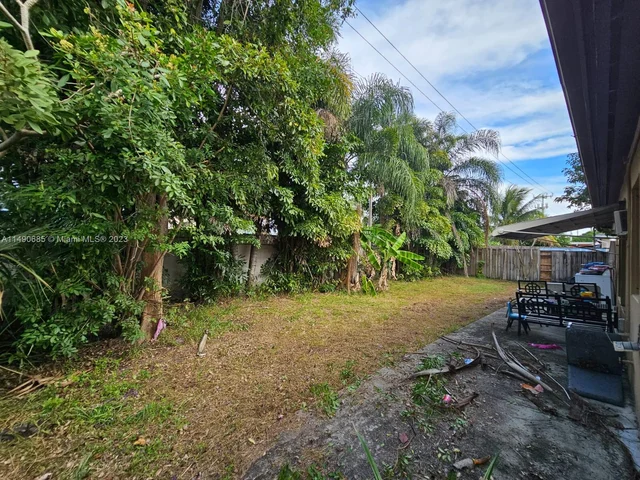 7999 NW 3rd Pl, Margate FL 33063