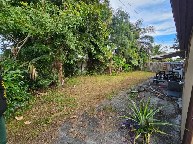 7999 NW 3rd Pl, Margate FL 33063