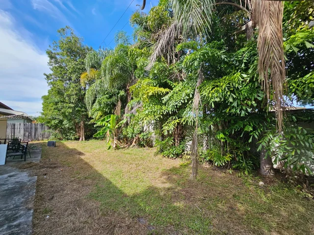 7999 NW 3rd Pl, Margate FL 33063