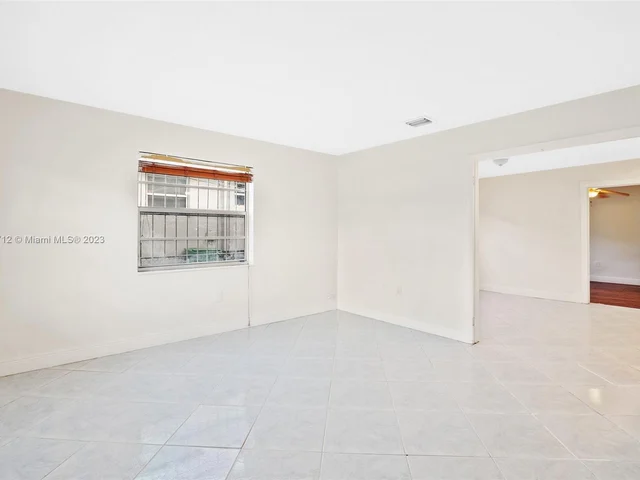 256 NW 82nd Ter, Miami FL 33150