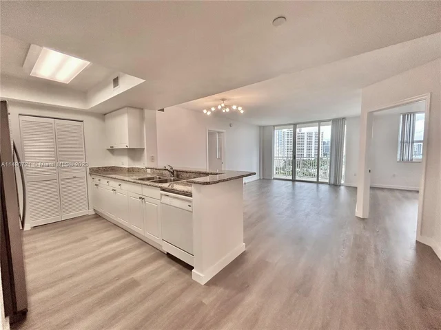 19501 W Country Club Dr # 807, Aventura FL 33180