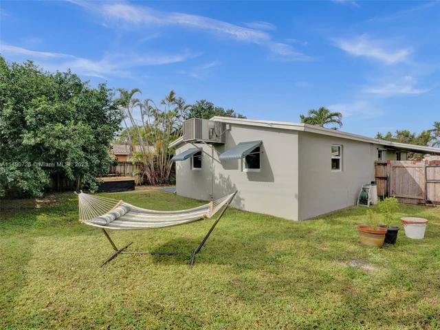 5940 NE 2nd Ave, Oakland Park FL 33334