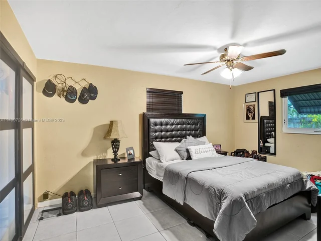 5940 NE 2nd Ave, Oakland Park FL 33334