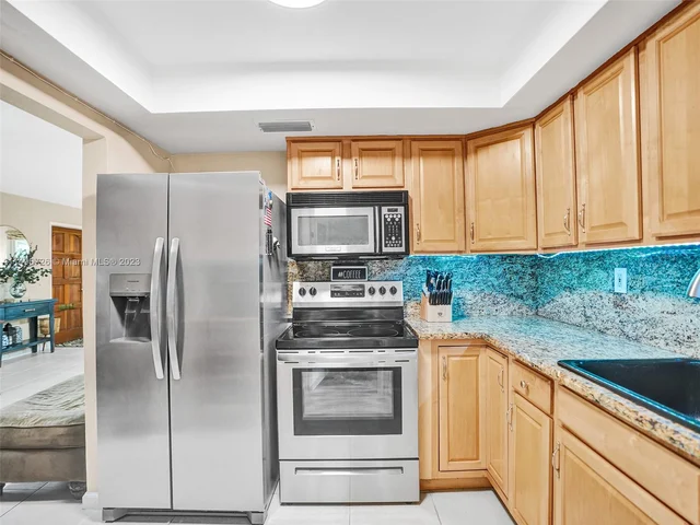 5940 NE 2nd Ave, Oakland Park FL 33334