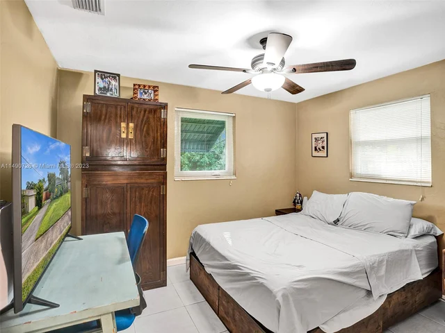 5940 NE 2nd Ave, Oakland Park FL 33334