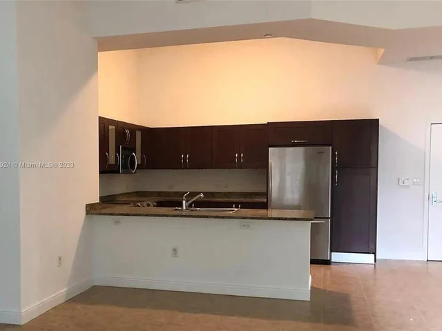 19900 E Country Club Dr # 104, Aventura FL 33180