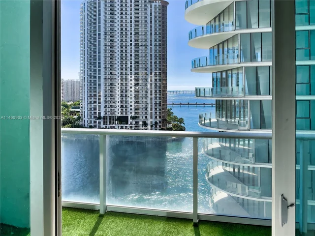 300 S Biscayne Blvd # 1210, Miami FL 33131