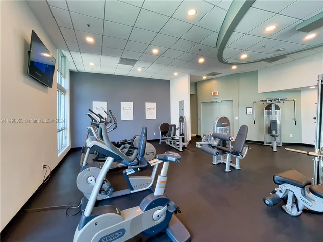 300 S Biscayne Blvd # 1210, Miami FL 33131