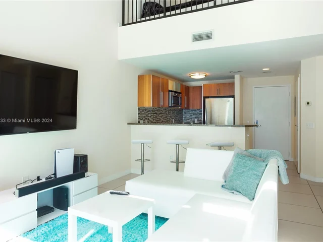 300 S Biscayne Blvd # 1210, Miami FL 33131