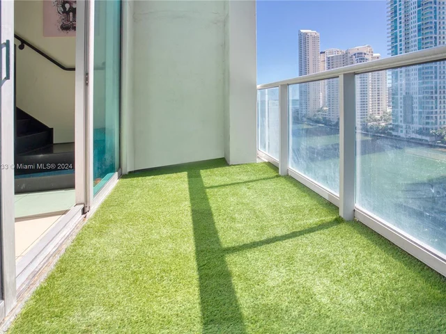 300 S Biscayne Blvd # 1210, Miami FL 33131