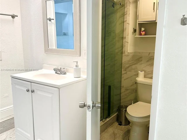 19 NE 3rd St, Dania Beach FL 33004