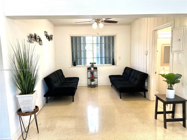 19 NE 3rd St, Dania Beach FL 33004