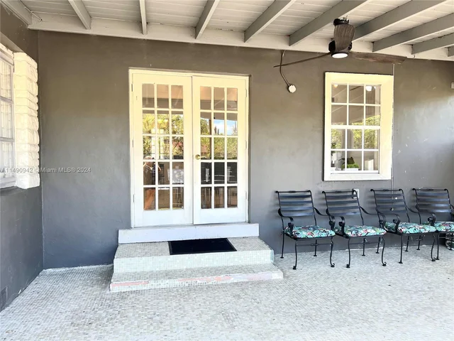 19 NE 3rd St, Dania Beach FL 33004