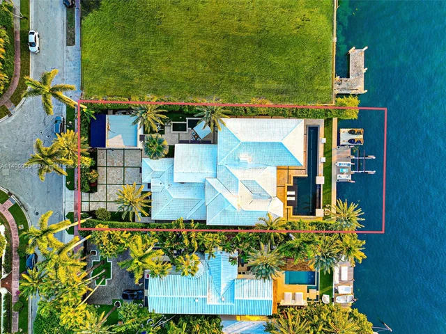 300 W Rivo Alto Dr, Miami Beach FL 33139