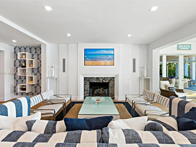 300 W Rivo Alto Dr, Miami Beach FL 33139