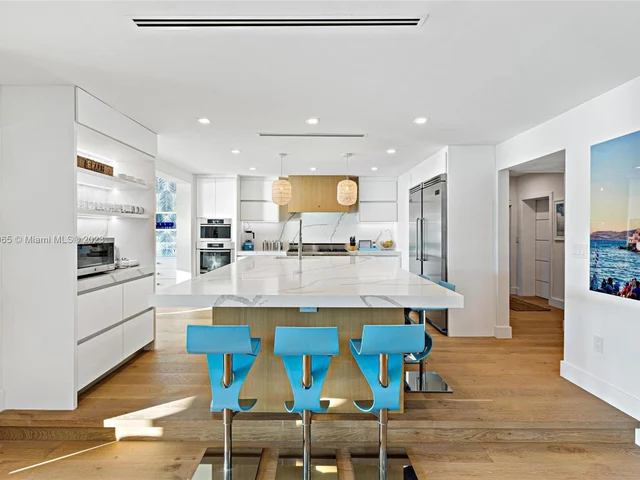 300 W Rivo Alto Dr, Miami Beach FL 33139