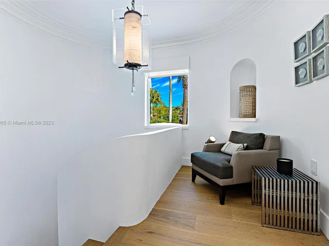 300 W Rivo Alto Dr, Miami Beach FL 33139