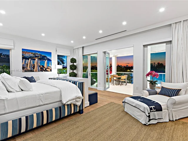 300 W Rivo Alto Dr, Miami Beach FL 33139