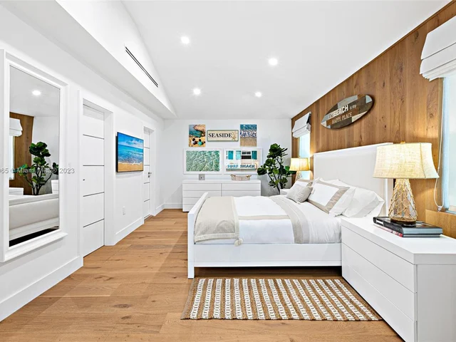 300 W Rivo Alto Dr, Miami Beach FL 33139