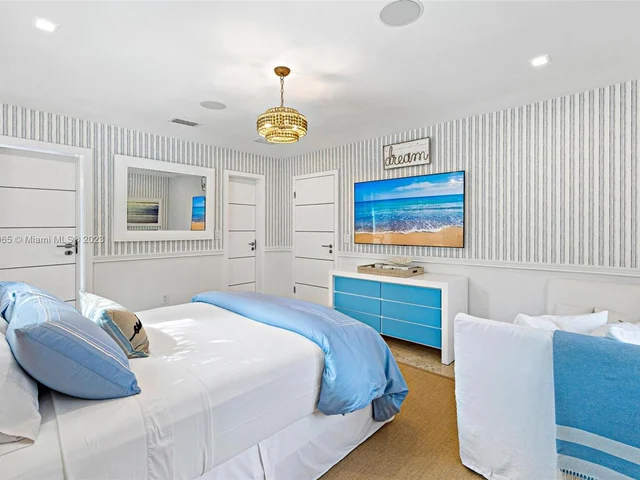 300 W Rivo Alto Dr, Miami Beach FL 33139