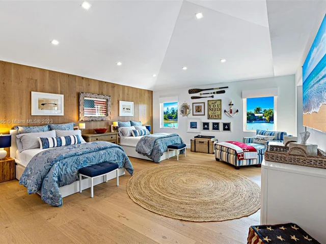 300 W Rivo Alto Dr, Miami Beach FL 33139