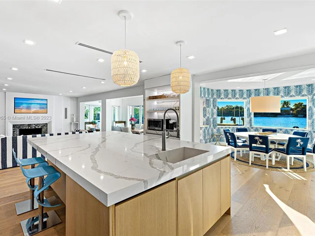 300 W Rivo Alto Dr, Miami Beach FL 33139