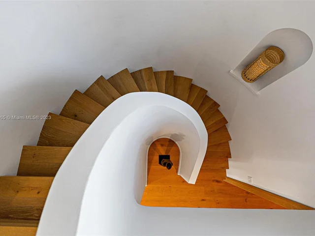 300 W Rivo Alto Dr, Miami Beach FL 33139