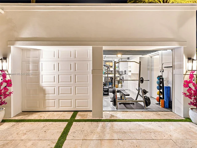 300 W Rivo Alto Dr, Miami Beach FL 33139