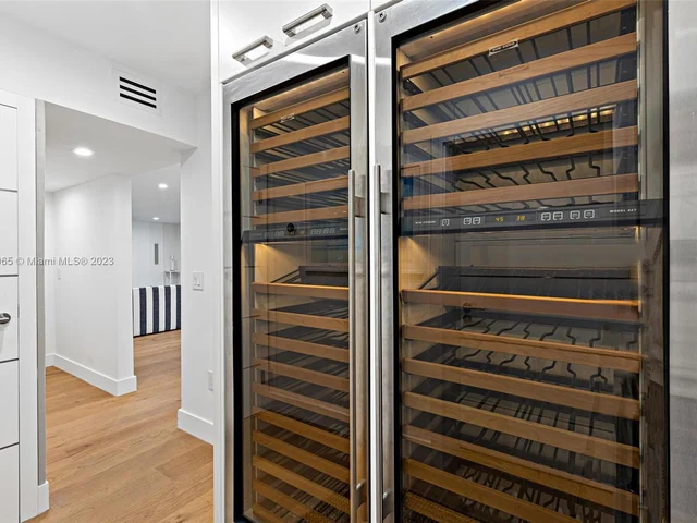 300 W Rivo Alto Dr, Miami Beach FL 33139