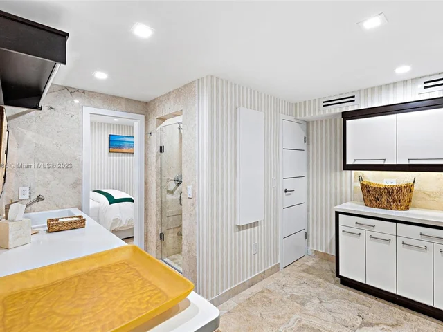 300 W Rivo Alto Dr, Miami Beach FL 33139