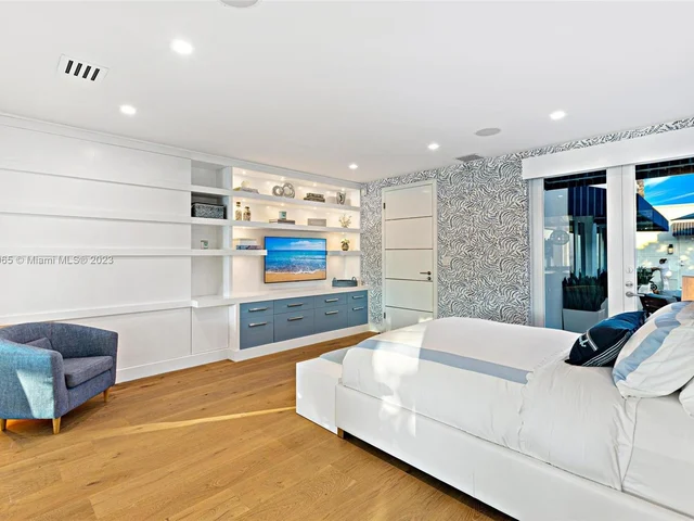 300 W Rivo Alto Dr, Miami Beach FL 33139