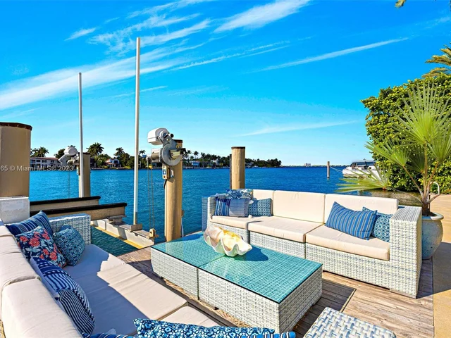 300 W Rivo Alto Dr, Miami Beach FL 33139