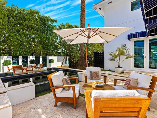 300 W Rivo Alto Dr, Miami Beach FL 33139