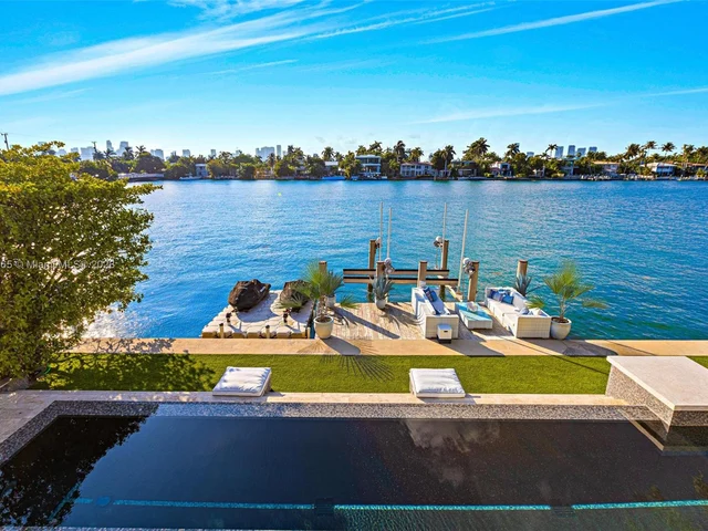 300 W Rivo Alto Dr, Miami Beach FL 33139