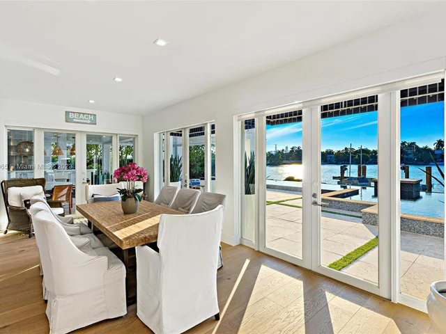 300 W Rivo Alto Dr, Miami Beach FL 33139