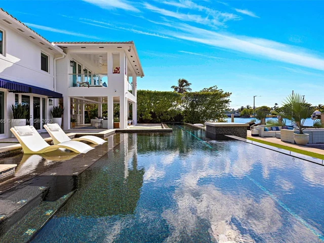 300 W Rivo Alto Dr, Miami Beach FL 33139