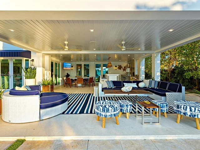 300 W Rivo Alto Dr, Miami Beach FL 33139