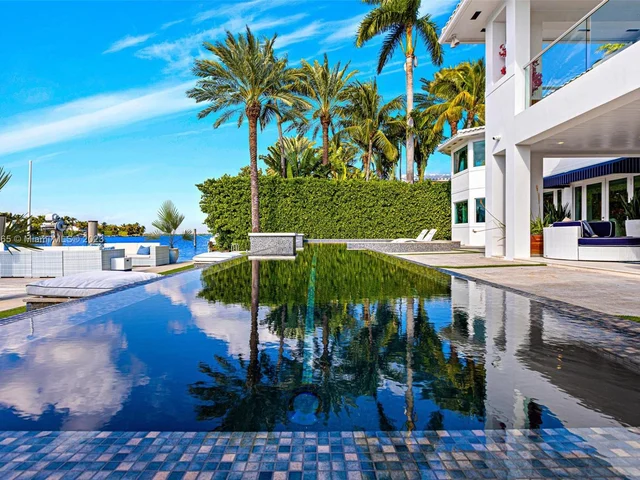 300 W Rivo Alto Dr, Miami Beach FL 33139