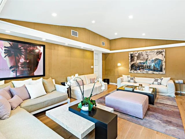 300 W Rivo Alto Dr, Miami Beach FL 33139