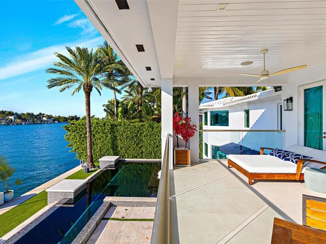 300 W Rivo Alto Dr, Miami Beach FL 33139