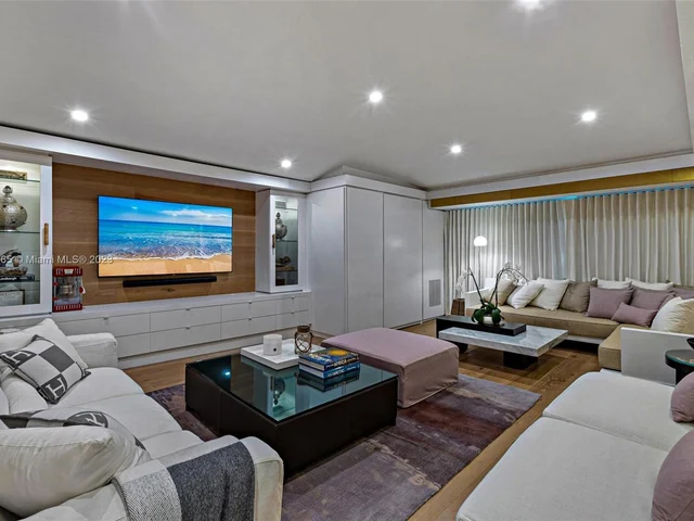 300 W Rivo Alto Dr, Miami Beach FL 33139