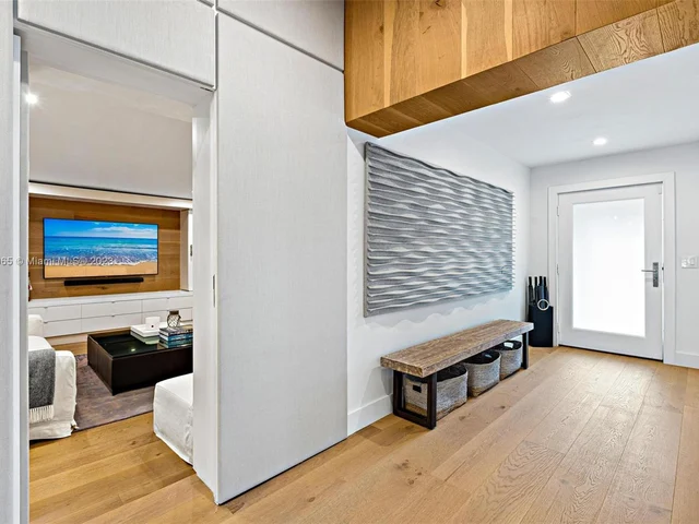 300 W Rivo Alto Dr, Miami Beach FL 33139