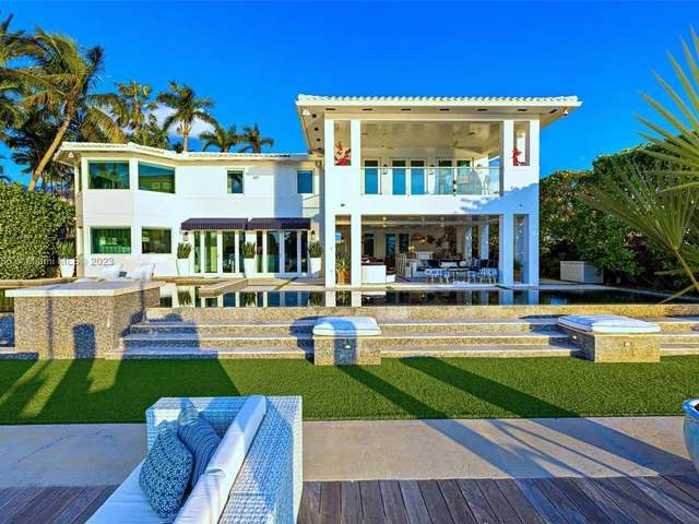 300 W Rivo Alto Dr, Miami Beach FL 33139