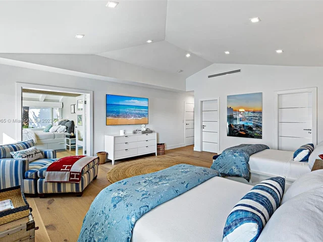 300 W Rivo Alto Dr, Miami Beach FL 33139