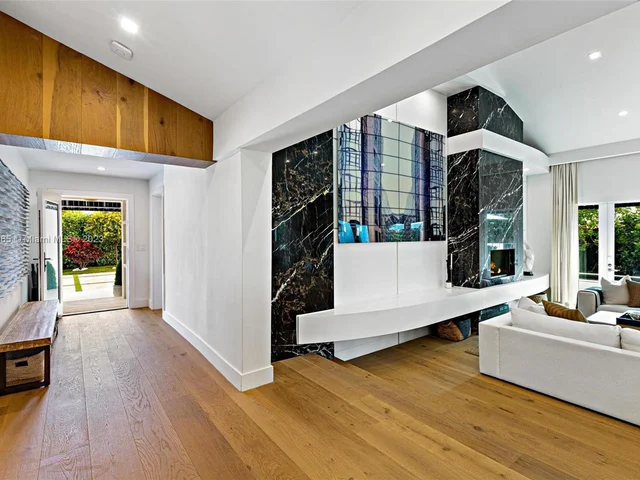 300 W Rivo Alto Dr, Miami Beach FL 33139