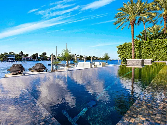 300 W Rivo Alto Dr, Miami Beach FL 33139