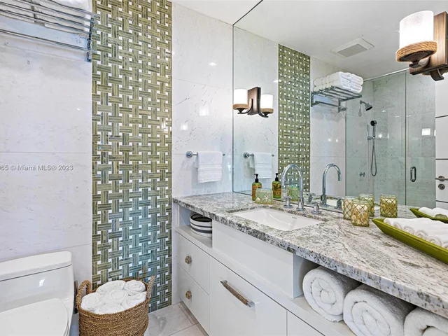 300 W Rivo Alto Dr, Miami Beach FL 33139